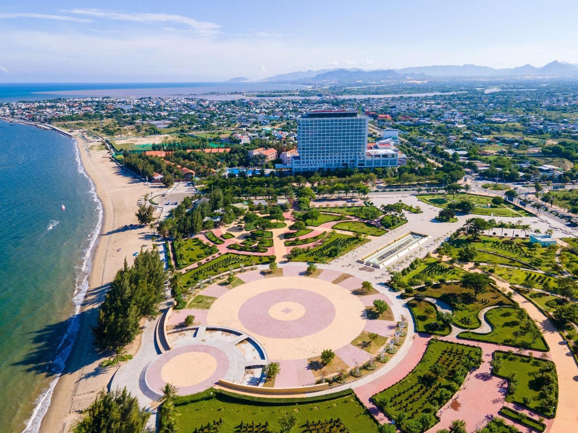 C&M Hotel Phan Rang Buitenkant foto